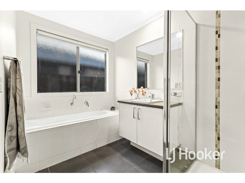 35 George Frederick Road, Cranbourne West VIC 3977