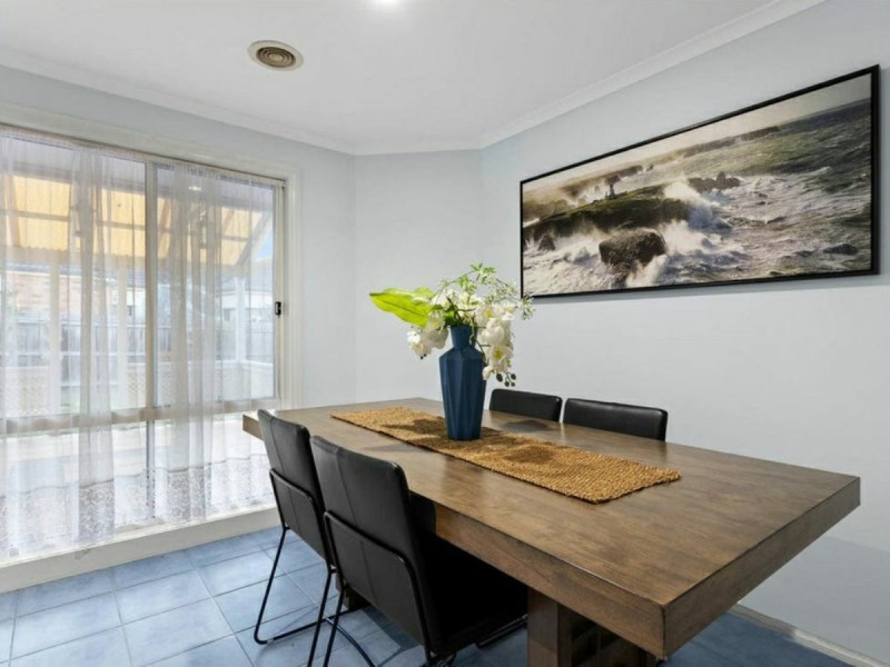 35 Paterson Drive, Lynbrook VIC 3975