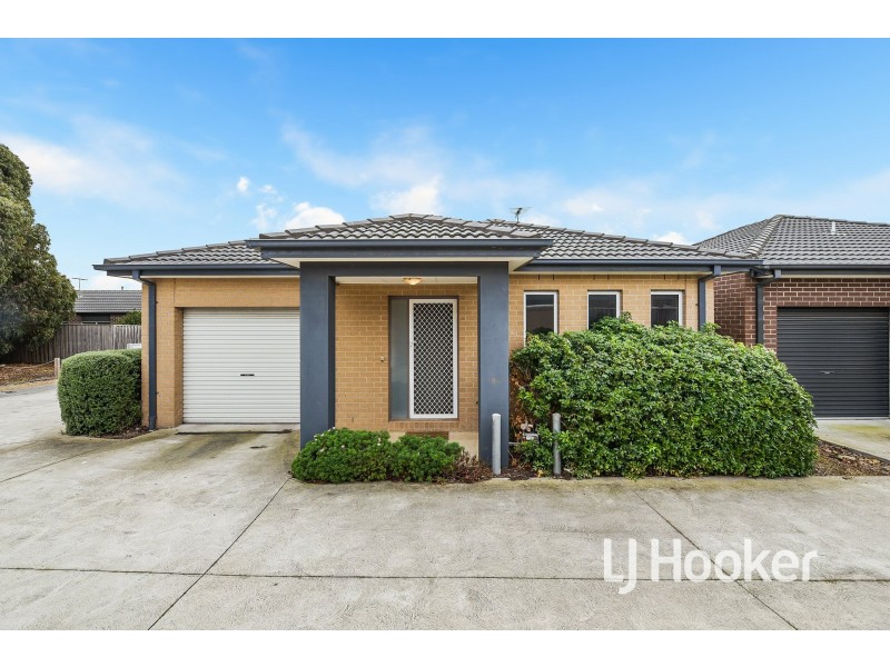 13/37-39 Valencia Circuit, Cranbourne VIC 3977