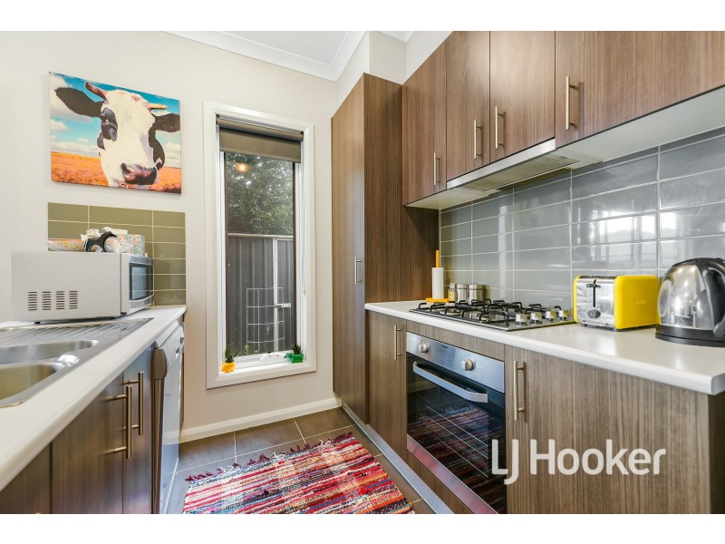 13/37-39 Valencia Circuit, Cranbourne VIC 3977
