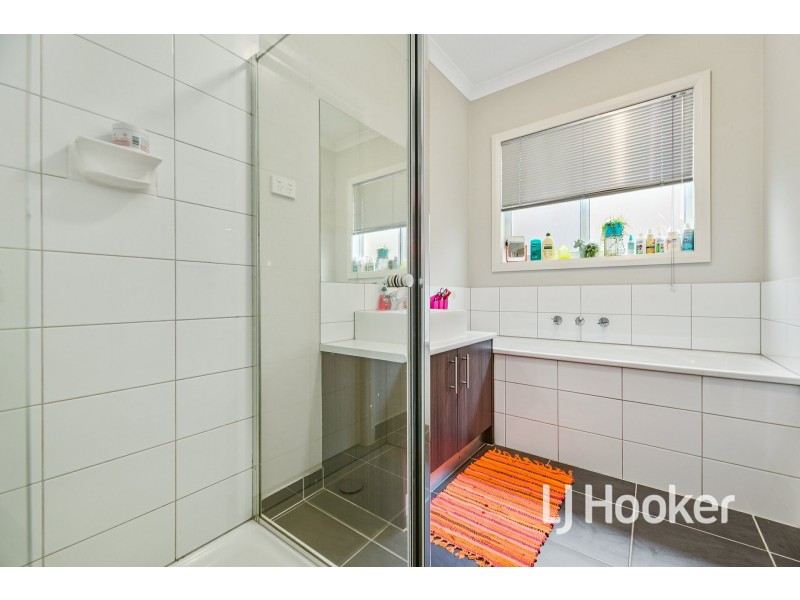 13/37-39 Valencia Circuit, Cranbourne VIC 3977