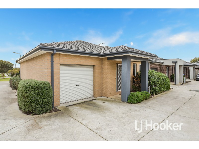 13/37-39 Valencia Circuit, Cranbourne VIC 3977