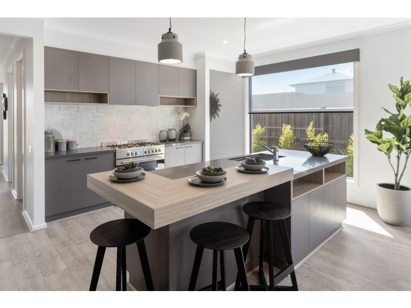 42 Waterman Drive, Cranbourne South VIC 3977