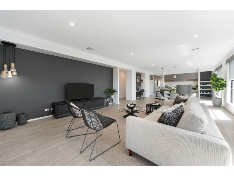 42 Waterman Drive, Cranbourne South VIC 3977