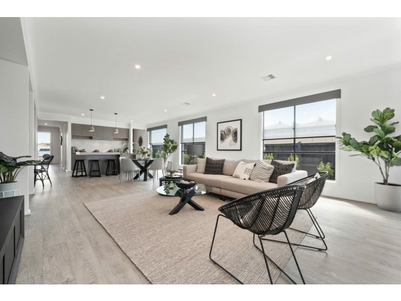 42 Waterman Drive, Cranbourne South VIC 3977