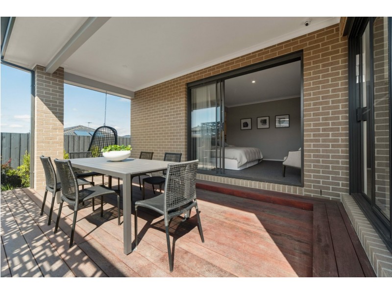 42 Waterman Drive, Cranbourne South VIC 3977