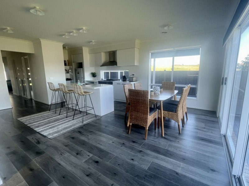 Clyde North VIC 3978