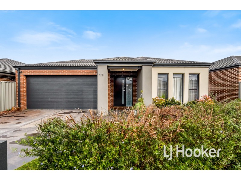 19 Boonwurrung Street, Cranbourne East VIC 3977