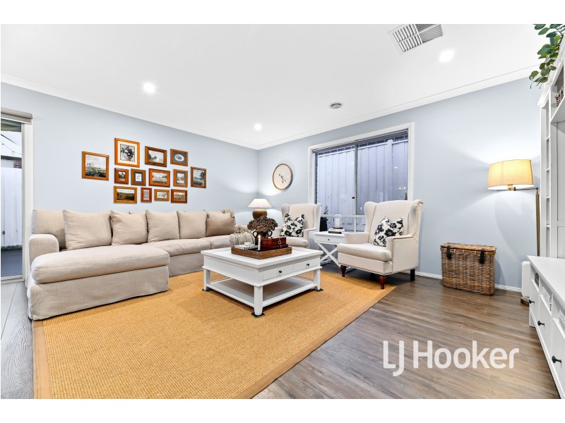 24 Anvil Way, Clyde North VIC 3978