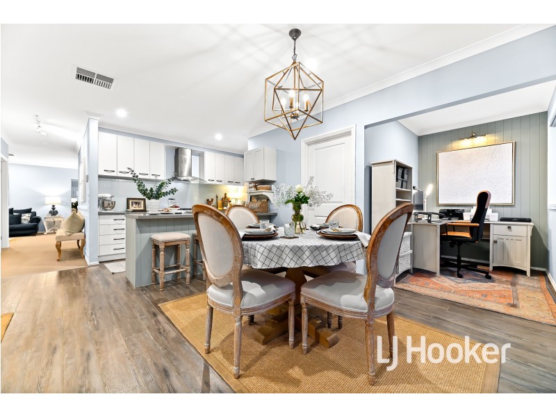 24 Anvil Way, Clyde North VIC 3978