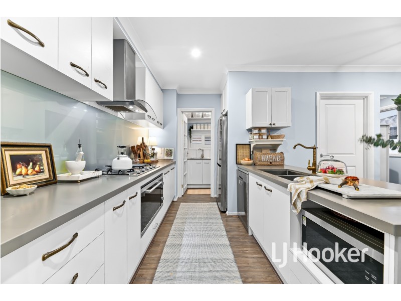 24 Anvil Way, Clyde North VIC 3978