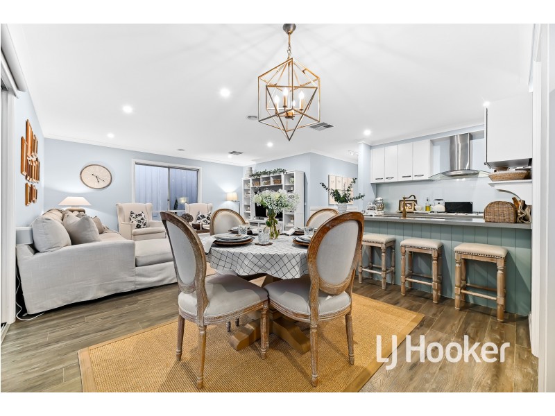 24 Anvil Way, Clyde North VIC 3978