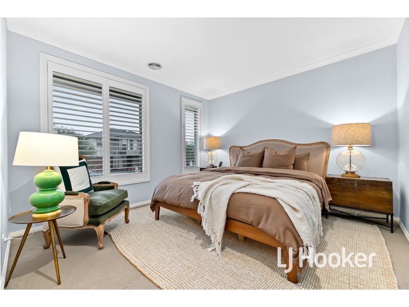 24 Anvil Way, Clyde North VIC 3978