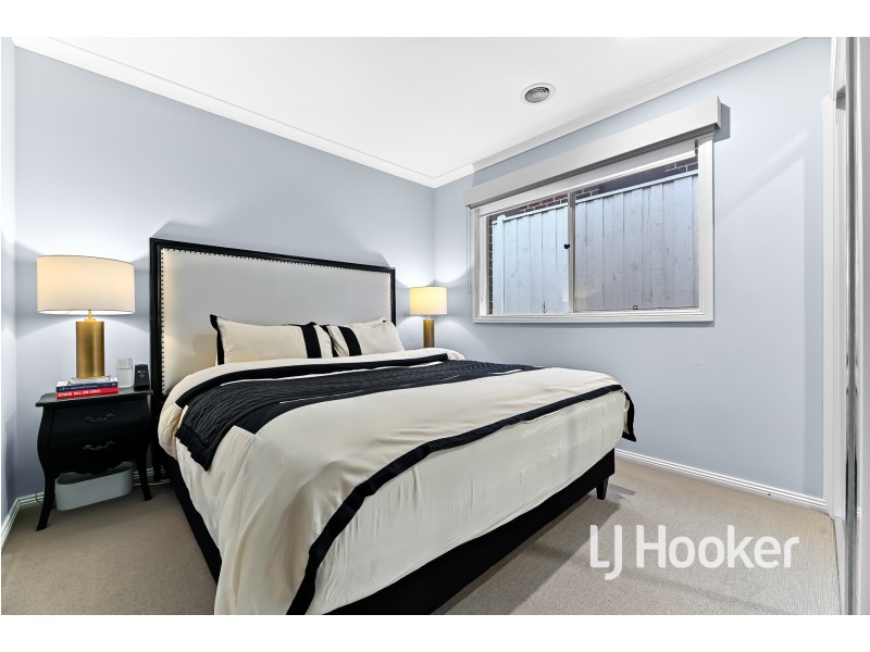 24 Anvil Way, Clyde North VIC 3978