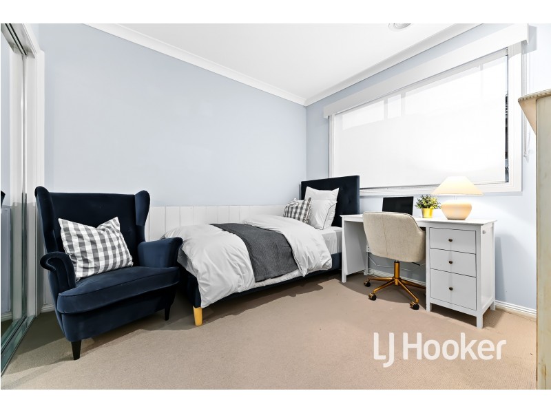 24 Anvil Way, Clyde North VIC 3978