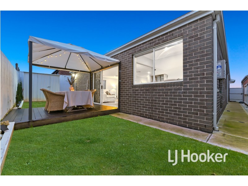 24 Anvil Way, Clyde North VIC 3978