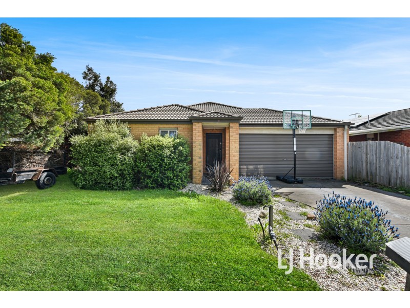 8 Kingsbarn Court, Cranbourne VIC 3977
