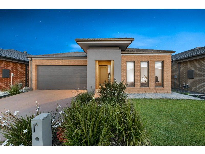 6 Elland Road, Clyde North VIC 3978