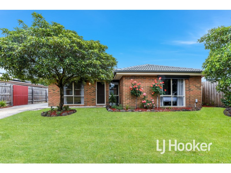 7 Maltravers Crescent, Cranbourne North VIC 3977
