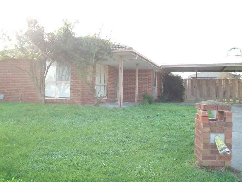 7 Tinara Court, Cranbourne VIC 3977