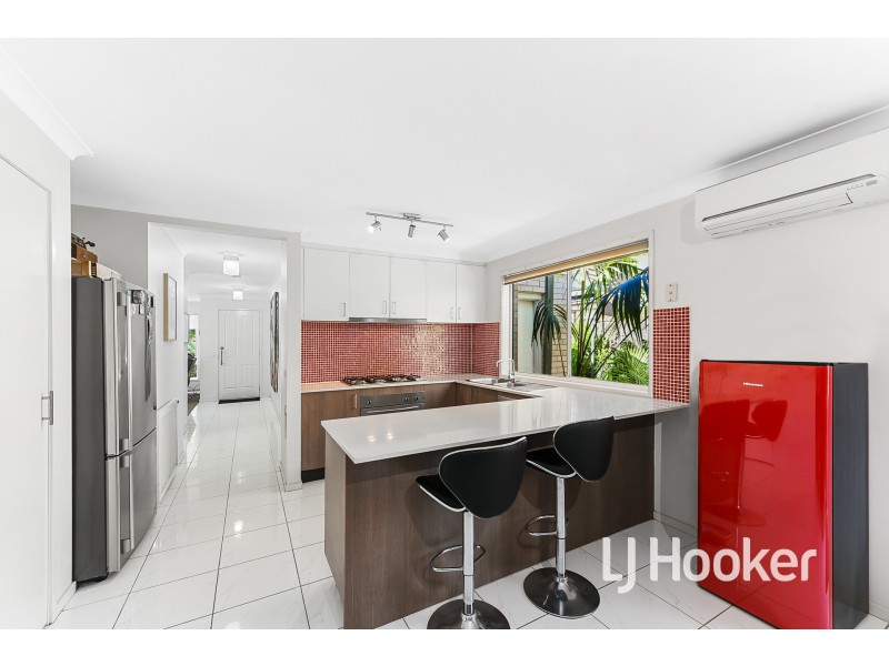 85 Broad Oak Drive, Cranbourne East VIC 3977