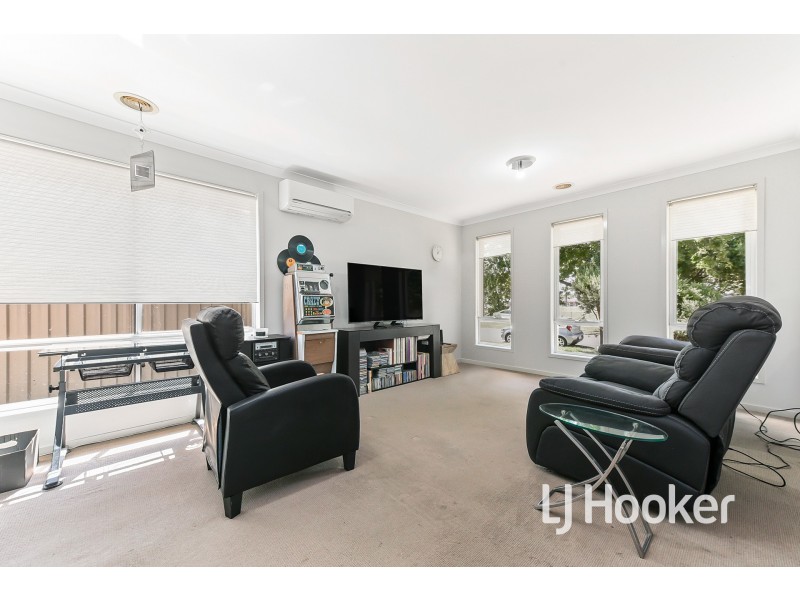 85 Broad Oak Drive, Cranbourne East VIC 3977