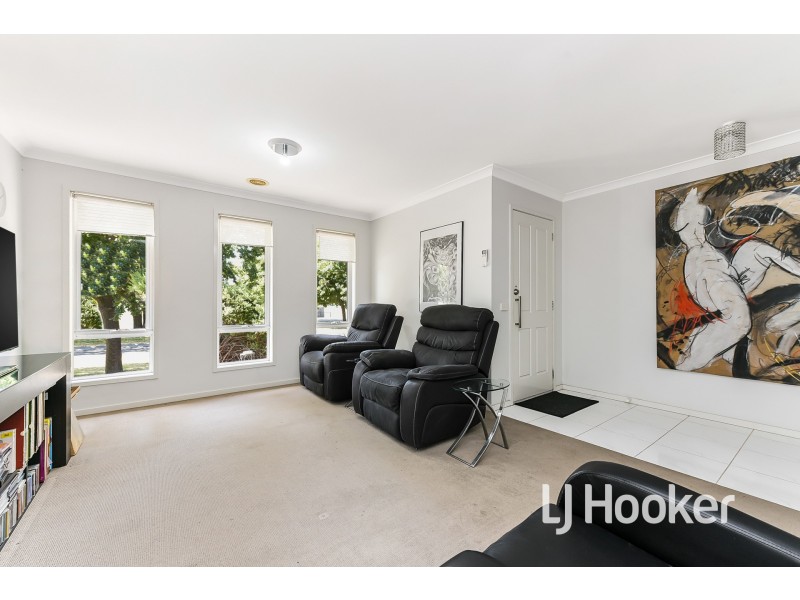 85 Broad Oak Drive, Cranbourne East VIC 3977