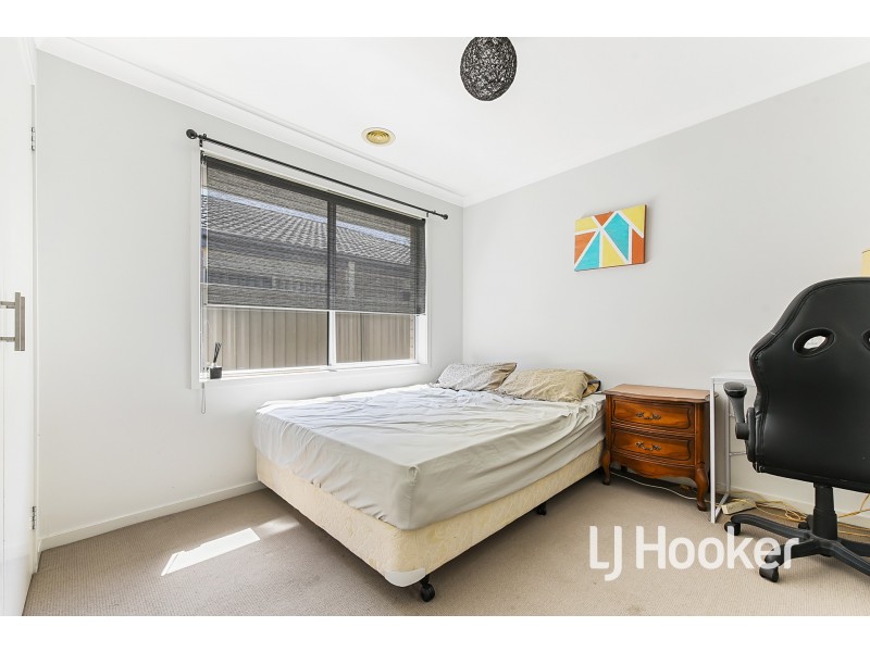 85 Broad Oak Drive, Cranbourne East VIC 3977