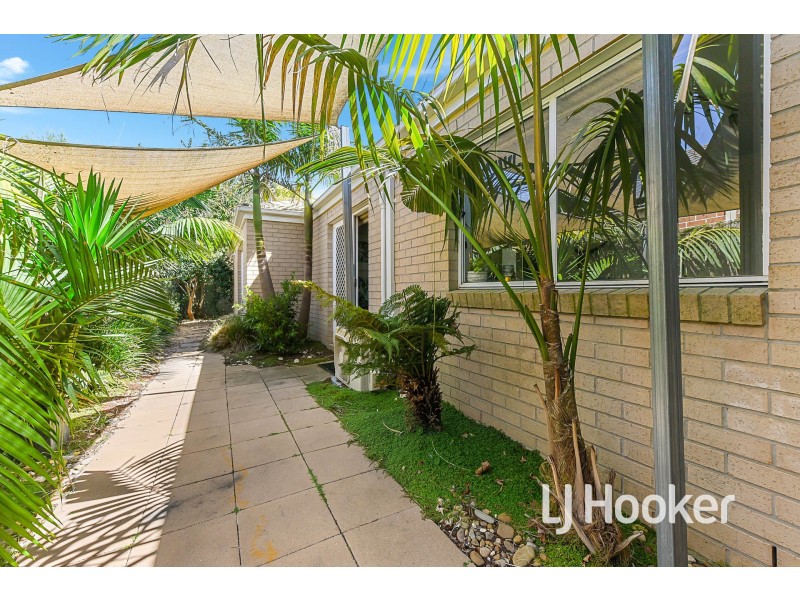 85 Broad Oak Drive, Cranbourne East VIC 3977