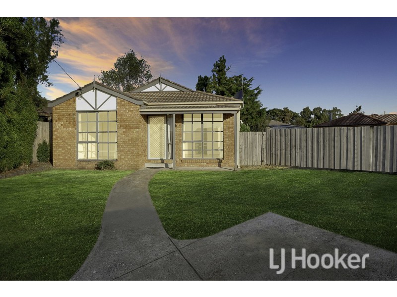 16 Dean Court, Cranbourne West VIC 3977
