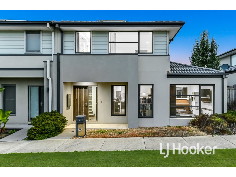 9 Sunnycroft Lane, Clyde VIC 3978