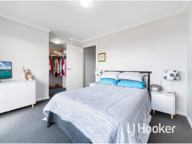 2 Easter Way, Cranbourne East VIC 3977
