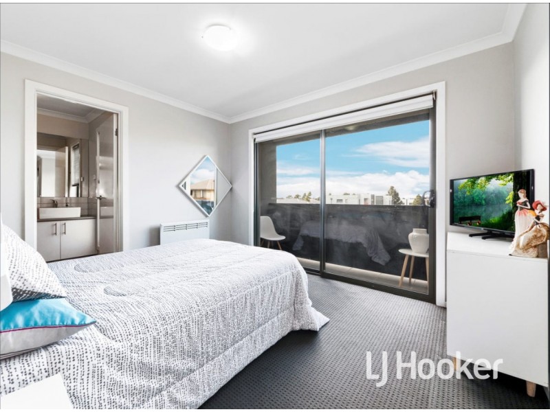 2 Easter Way, Cranbourne East VIC 3977