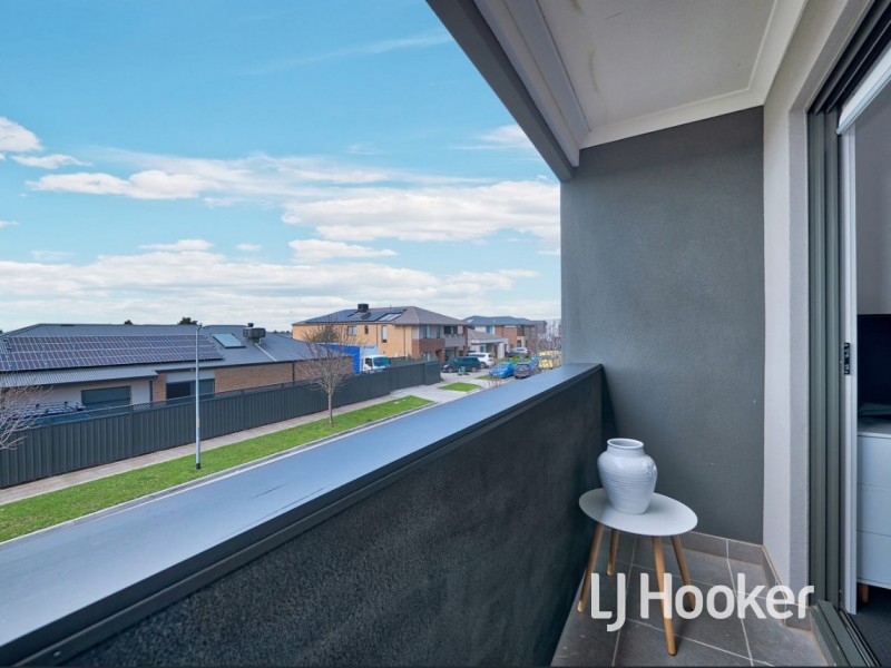 2 Easter Way, Cranbourne East VIC 3977