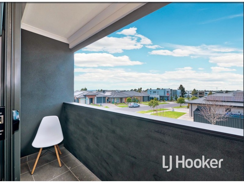 2 Easter Way, Cranbourne East VIC 3977