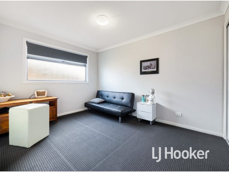 2 Easter Way, Cranbourne East VIC 3977