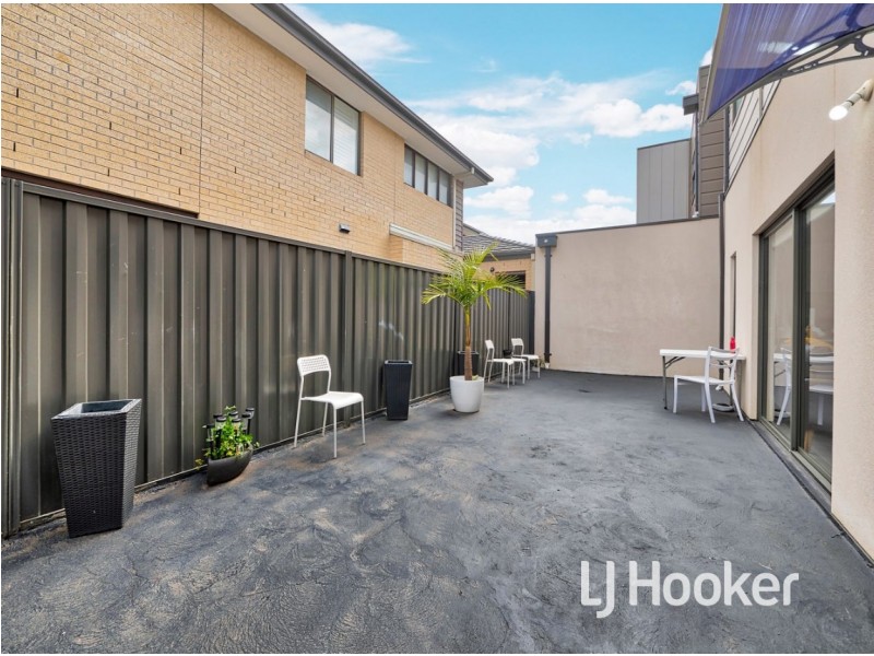 2 Easter Way, Cranbourne East VIC 3977