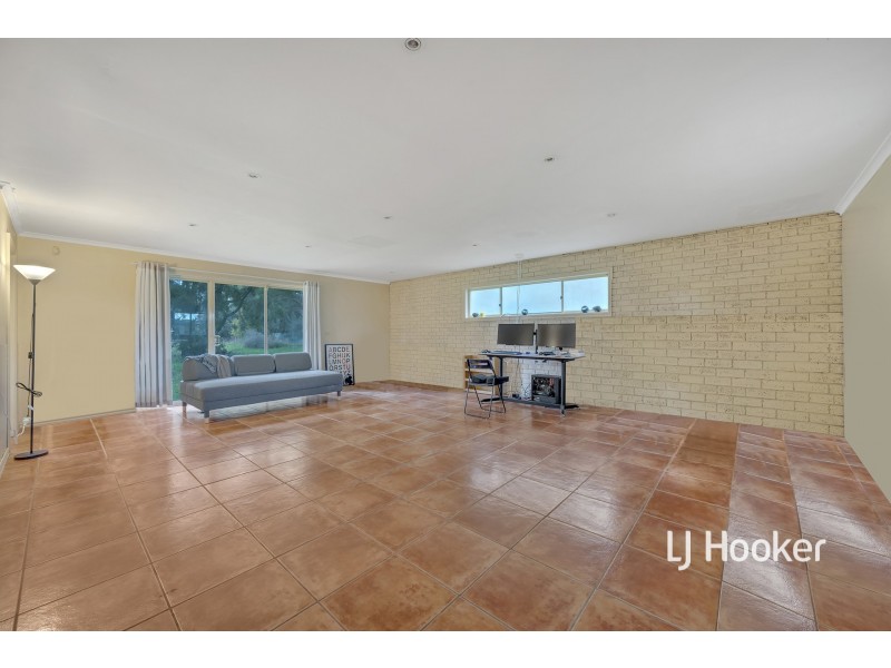 14 Mayfield Road, Cranbourne East VIC 3977