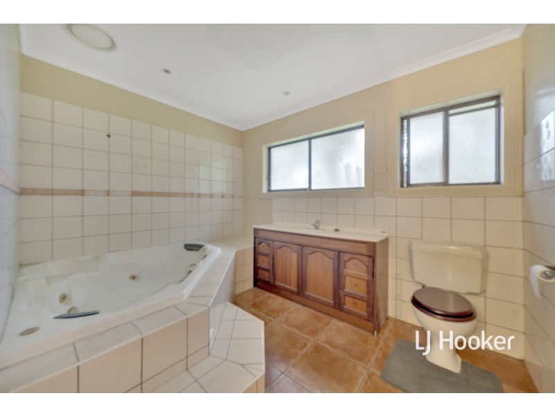 14 Mayfield Road, Cranbourne East VIC 3977