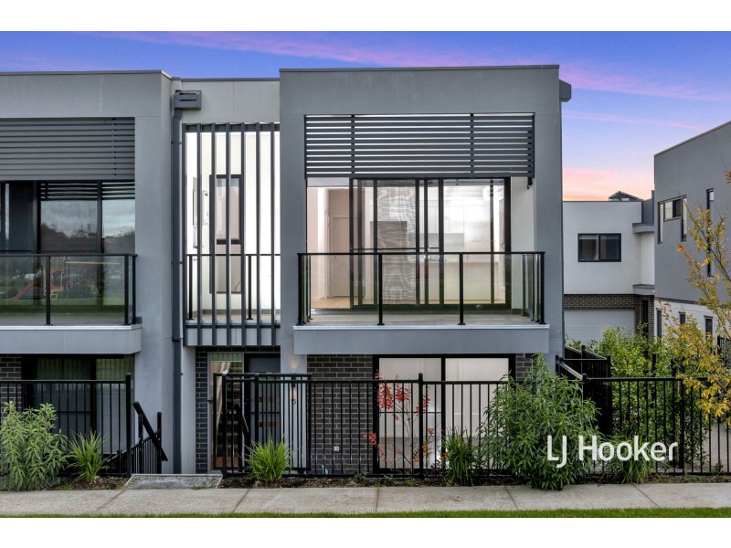 15 Creekview Way, Cranbourne West VIC 3977
