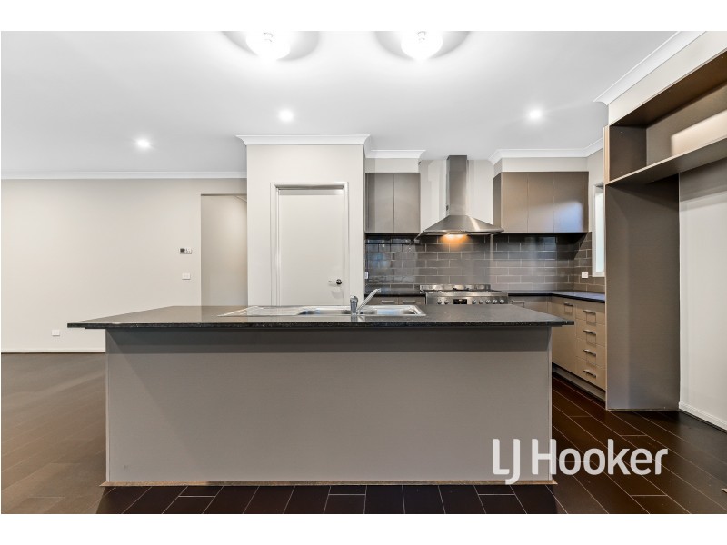 10 Shawshank Avenue, Clyde VIC 3978