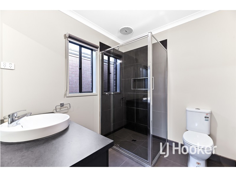 10 Shawshank Avenue, Clyde VIC 3978