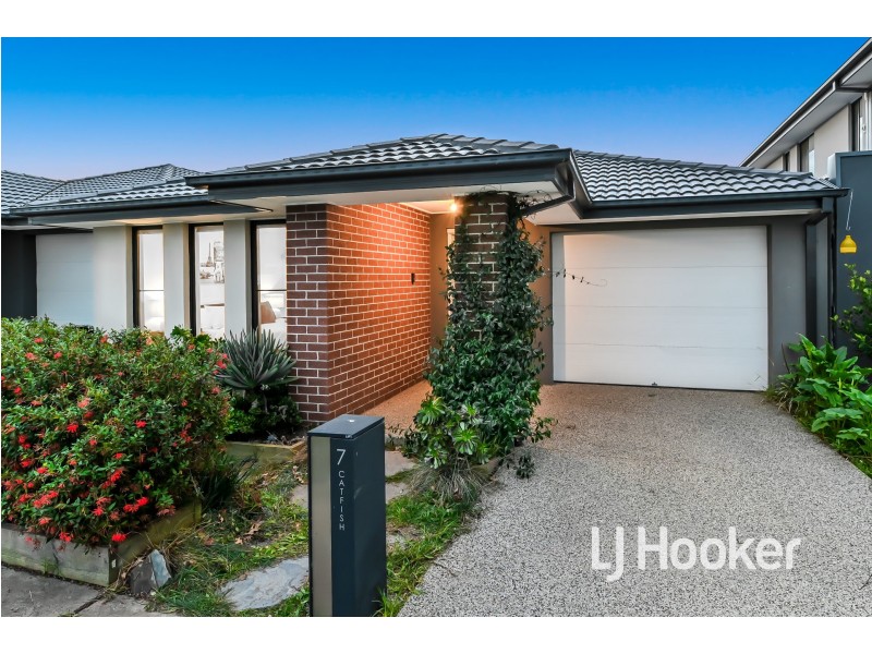 7 Catfish Street, Clyde North VIC 3978