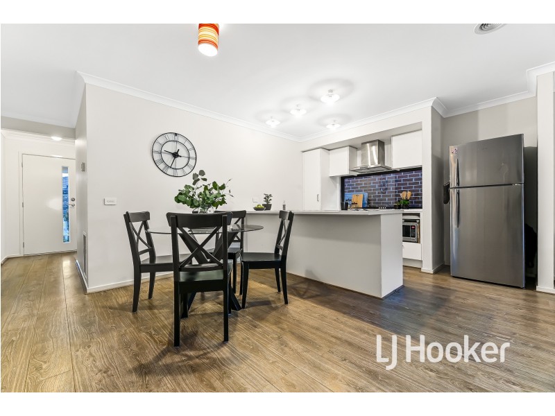 7 Catfish Street, Clyde North VIC 3978