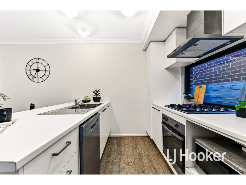 7 Catfish Street, Clyde North VIC 3978