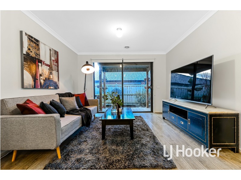 7 Catfish Street, Clyde North VIC 3978