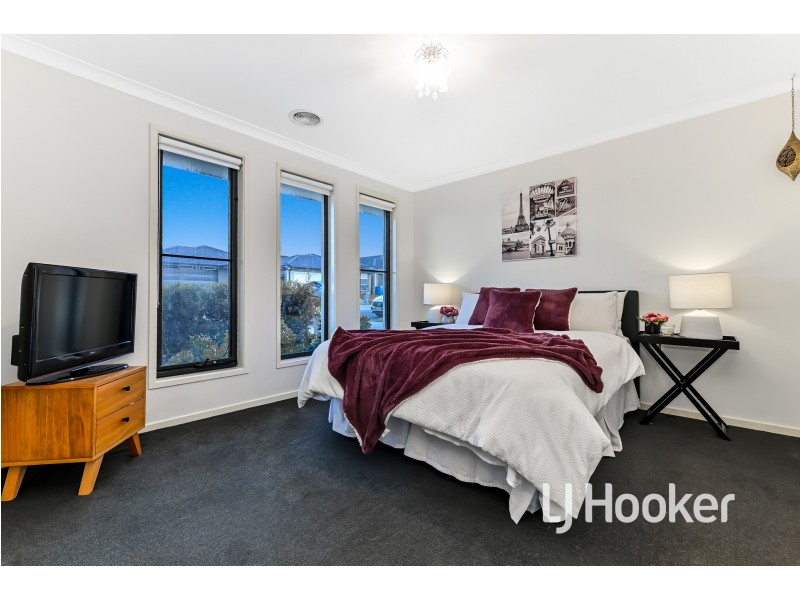 7 Catfish Street, Clyde North VIC 3978