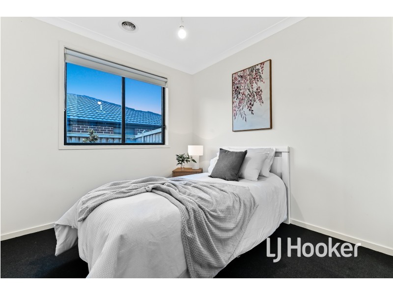 7 Catfish Street, Clyde North VIC 3978