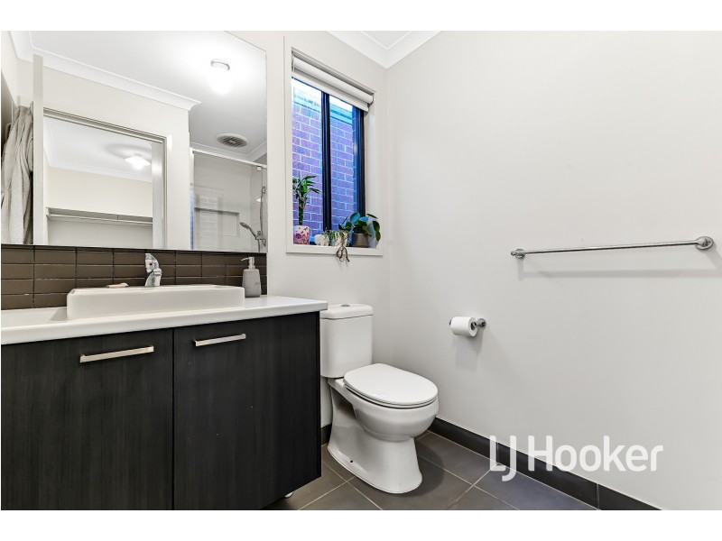 7 Catfish Street, Clyde North VIC 3978