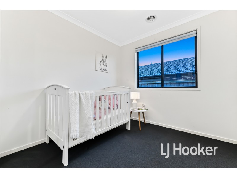 7 Catfish Street, Clyde North VIC 3978